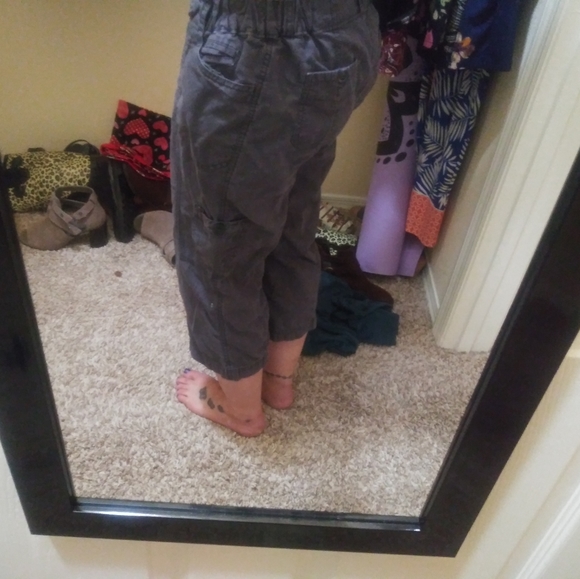 Maternity capris - Picture 2 of 2